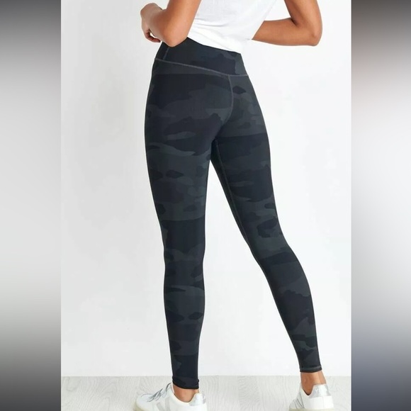 ALO Yoga Pants - ALO Yoga High Rise Vapor Leggings  - Sz Large ****